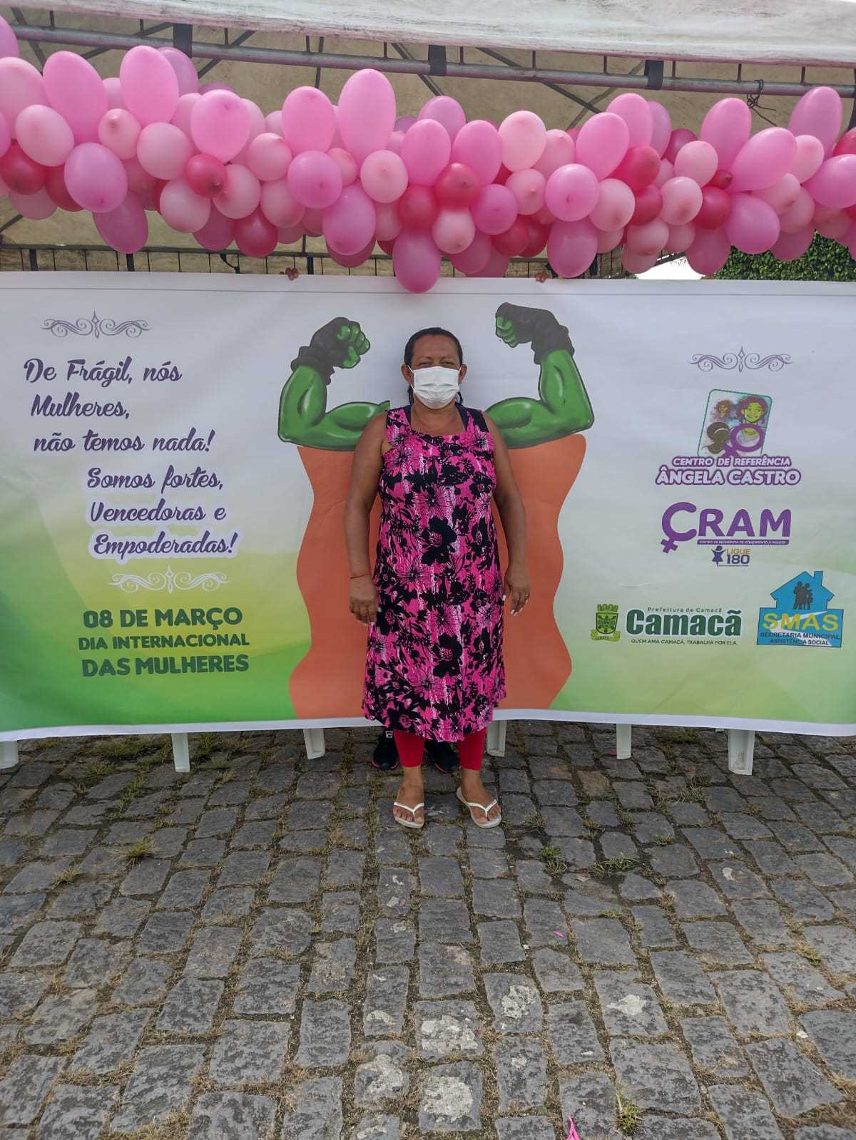 Prefeito homenageia as mulheres servidoras